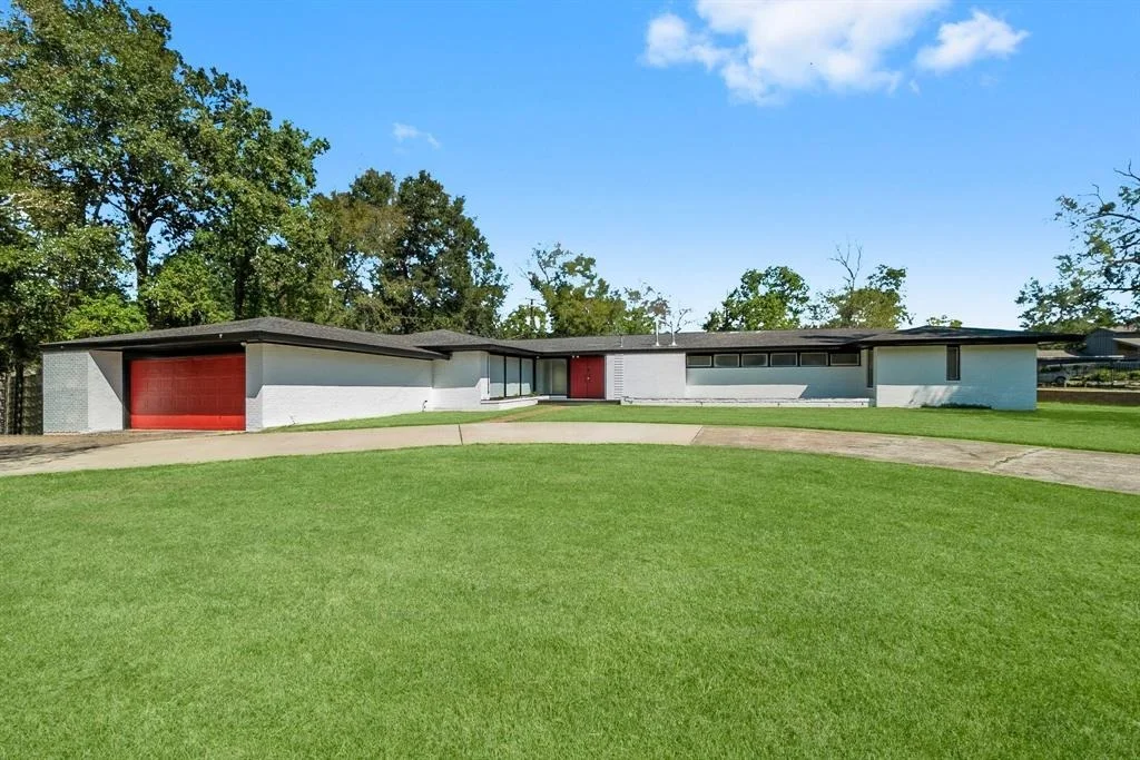 Photo of 1610 Shady Oaks Drive