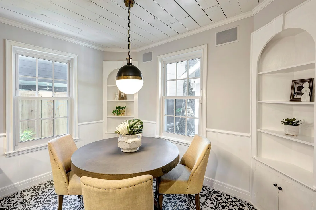 Photo of 2328 Dunstan Road
