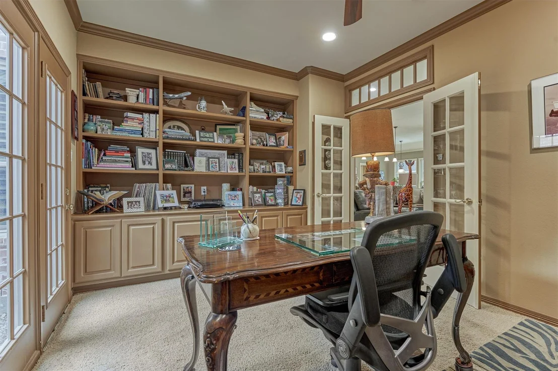 Photo of 111 S Castlegreen Circle