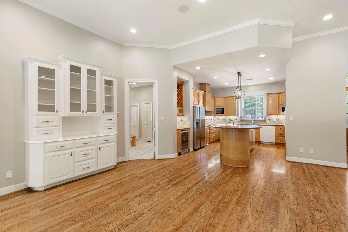 Photo of 10857 Lake Forest Drive