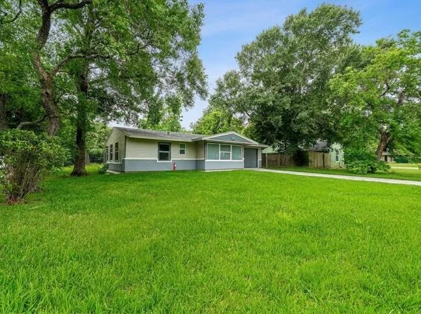 Photo of 6058 Lyndhurst Drive