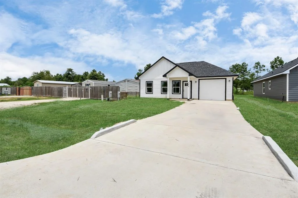 Photo of 382 Road 5704