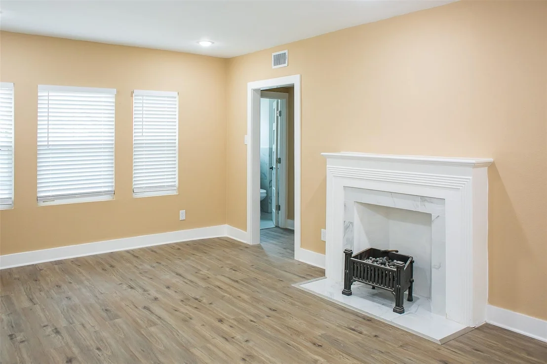 Photo of 2301 Albans Road