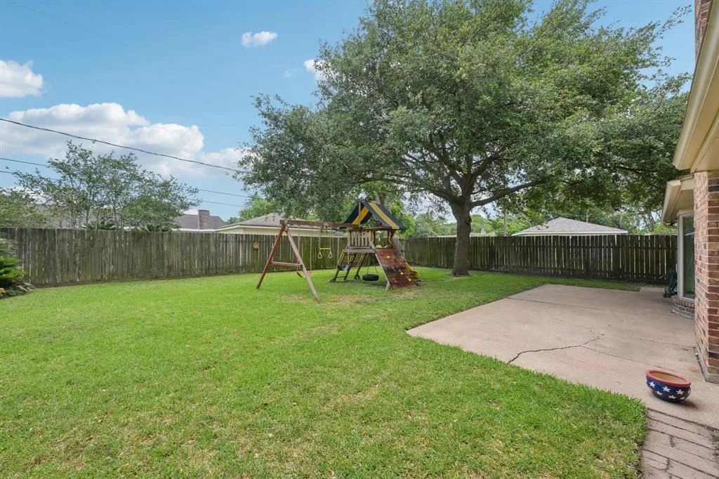 Photo of 8915 Roos Road
