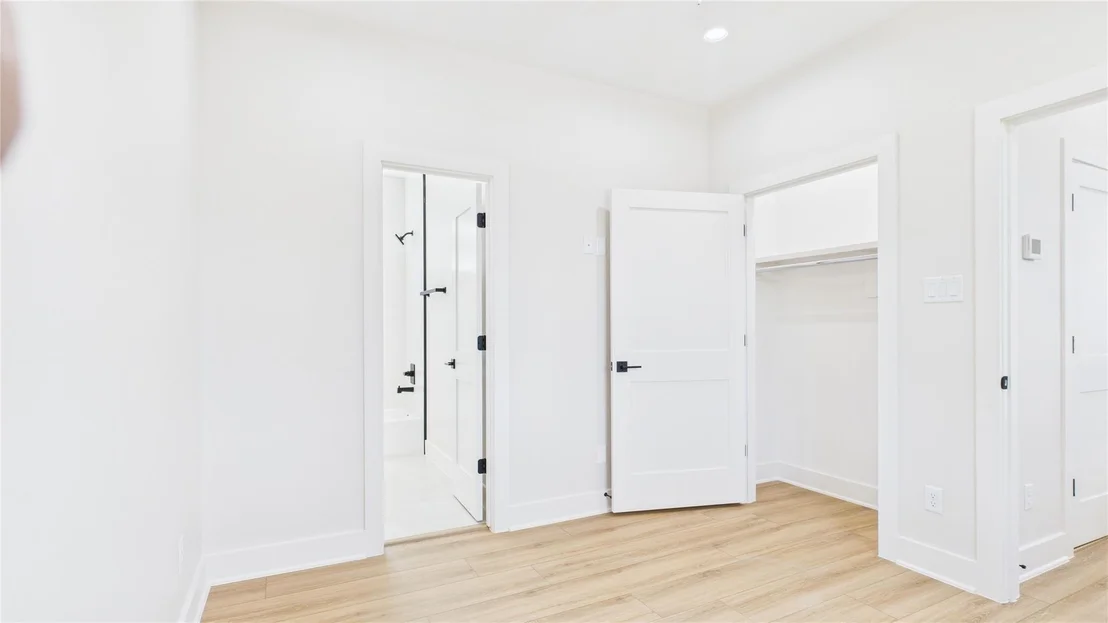 Photo of 4504 Robertson