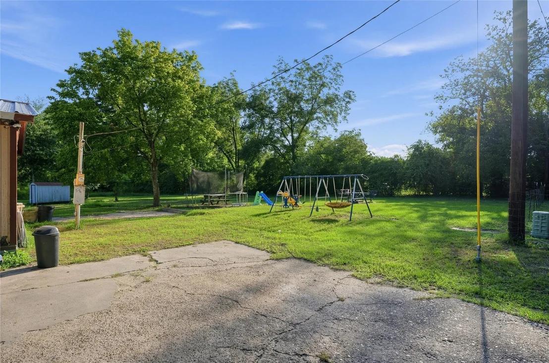 Photo of 16887 Main Street