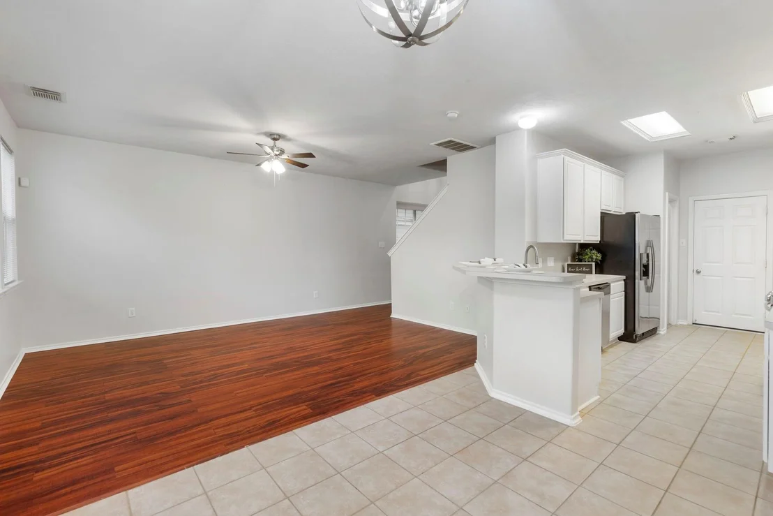 Photo of 215 W Stedhill Loop