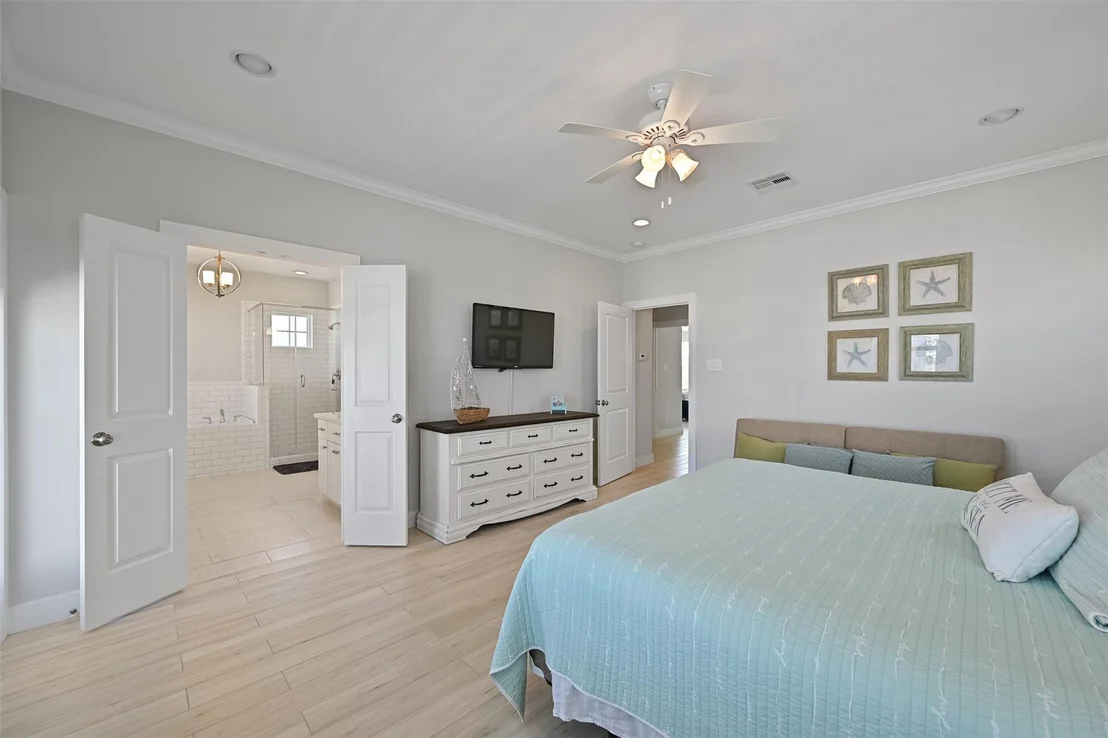 Photo of 3827 Neptune