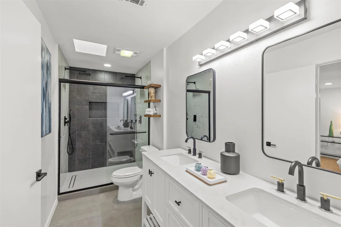 Photo of 2019 Wilcrest Drive
