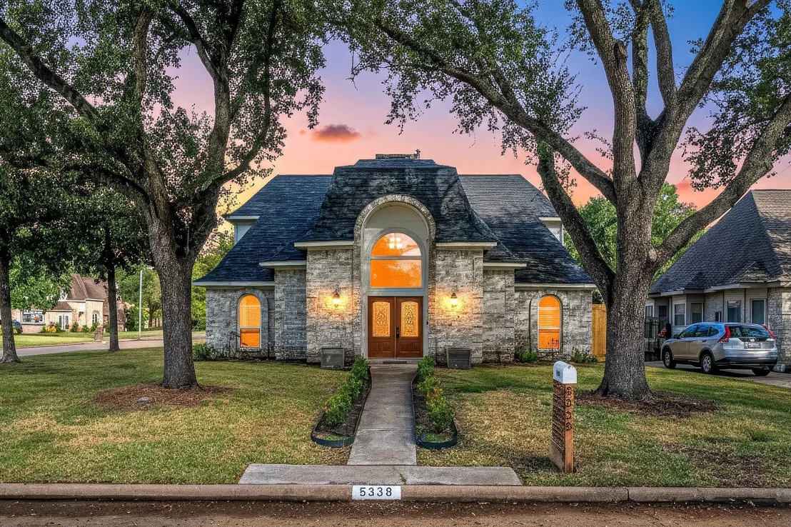 Photo of 5338 Holly View Drive