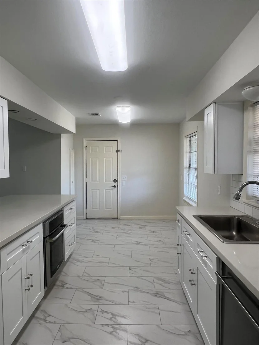 Photo of 5103 Creekbend Drive