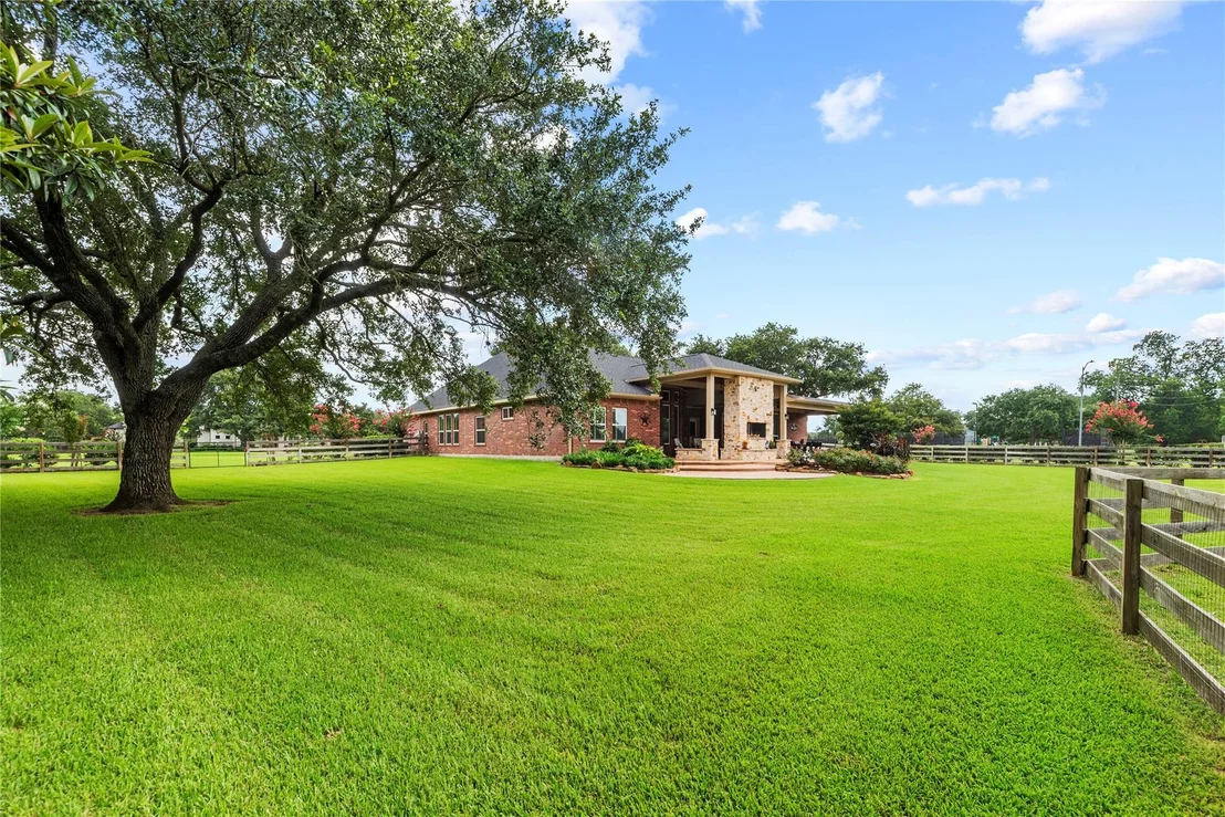 Photo of 32707 Westminster Drive