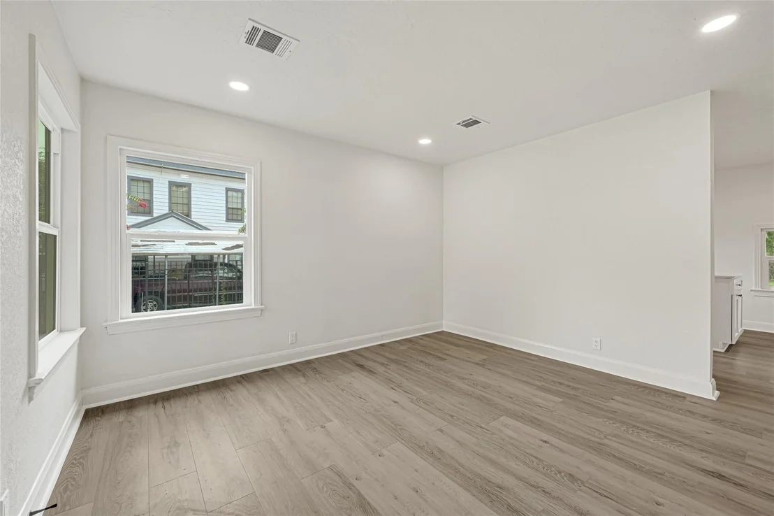Photo of 1202 N Roberson Street