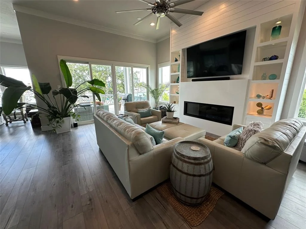 Photo of 2182 Marina Way