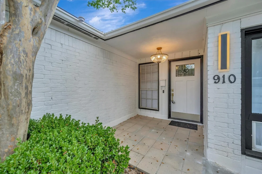 Photo of 910 Beachcomber Lane