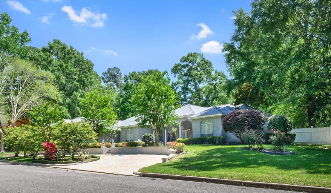 Photo of 840 Hunterwood Drive