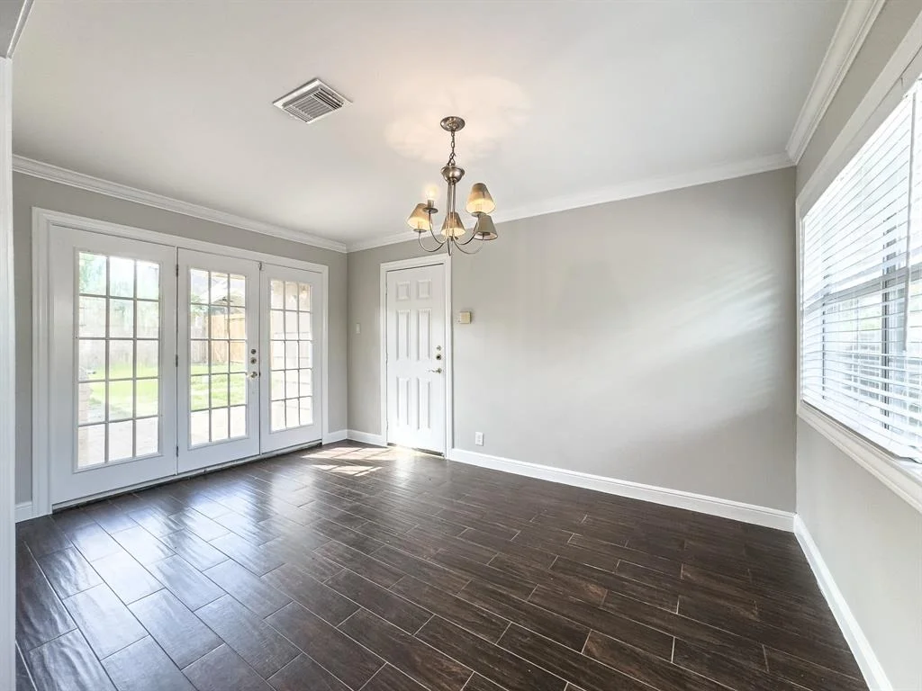 Photo of 4525 Maple Street