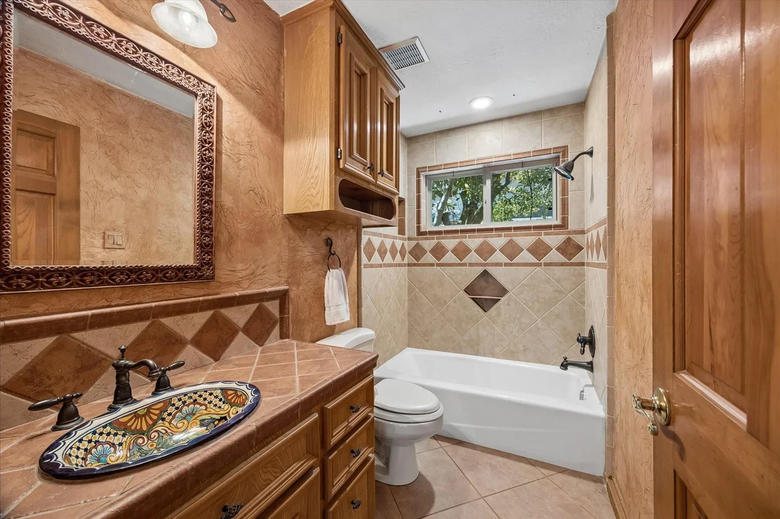 Photo of 1835 Raintree Circle