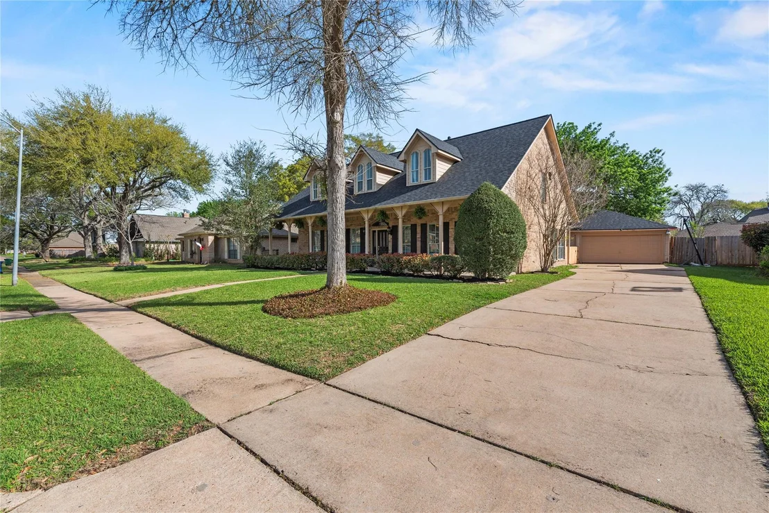 Photo of 1802 Quarterpath Drive