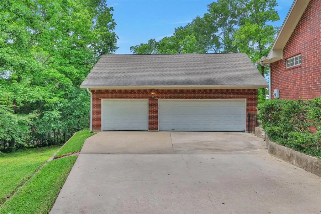 Photo of 69 Lake Oaks Circle