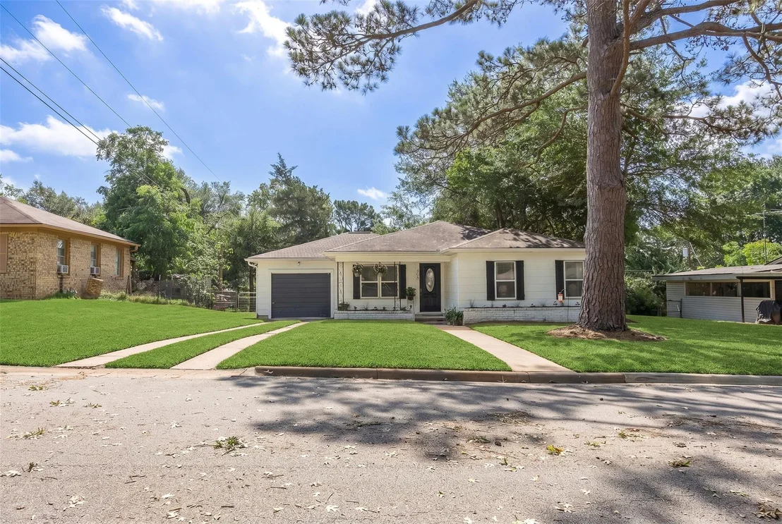 Photo of 205 Hampshire Drive