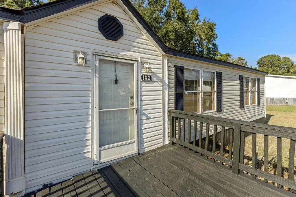 Photo of 182 Carmen Boulevard