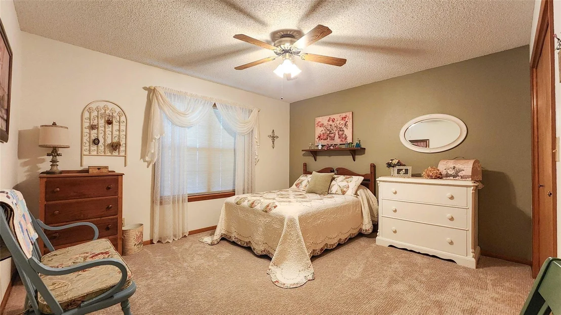 Photo of 847 Oliver Road