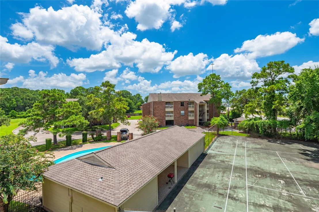 Photo of Unit 6A at 2501 Gulf Freeway