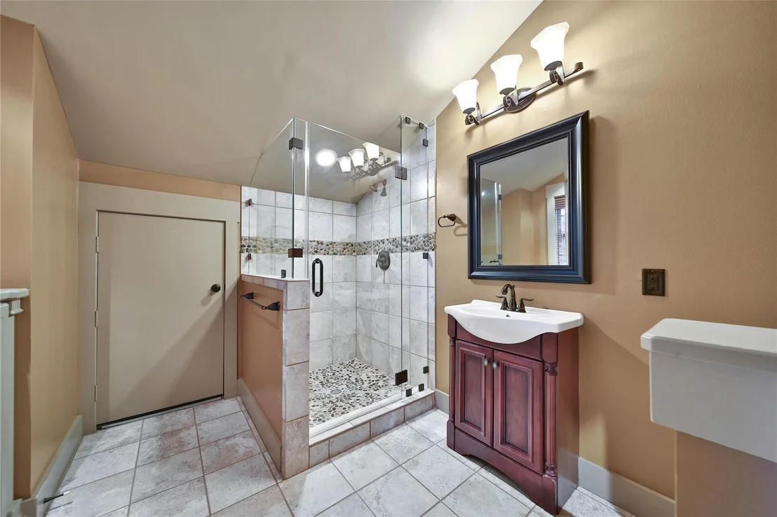 Photo of 1147 Thornton Road