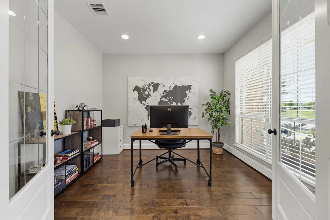 Photo of 18702 Town Bluff Drive