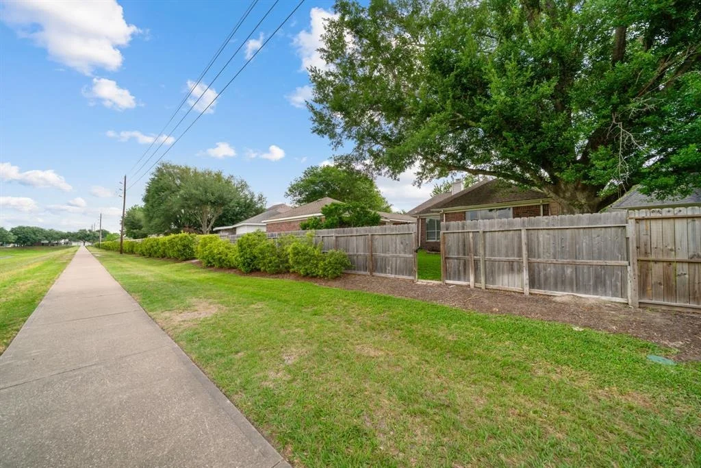 Photo of 11111 Hillside Glen Trail