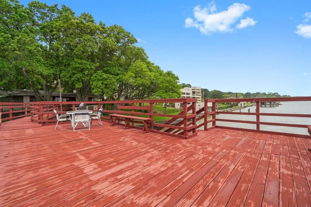 Photo of 160 Lakeway Drive
