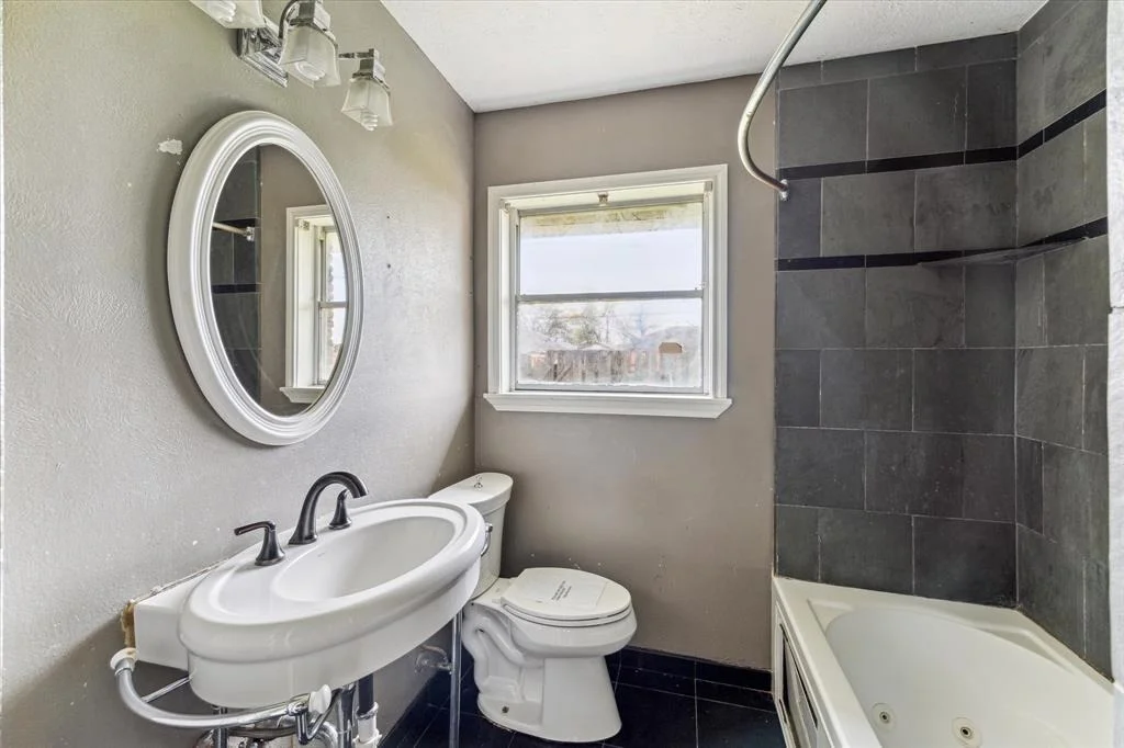 Photo of 947 Stonecrest Drive