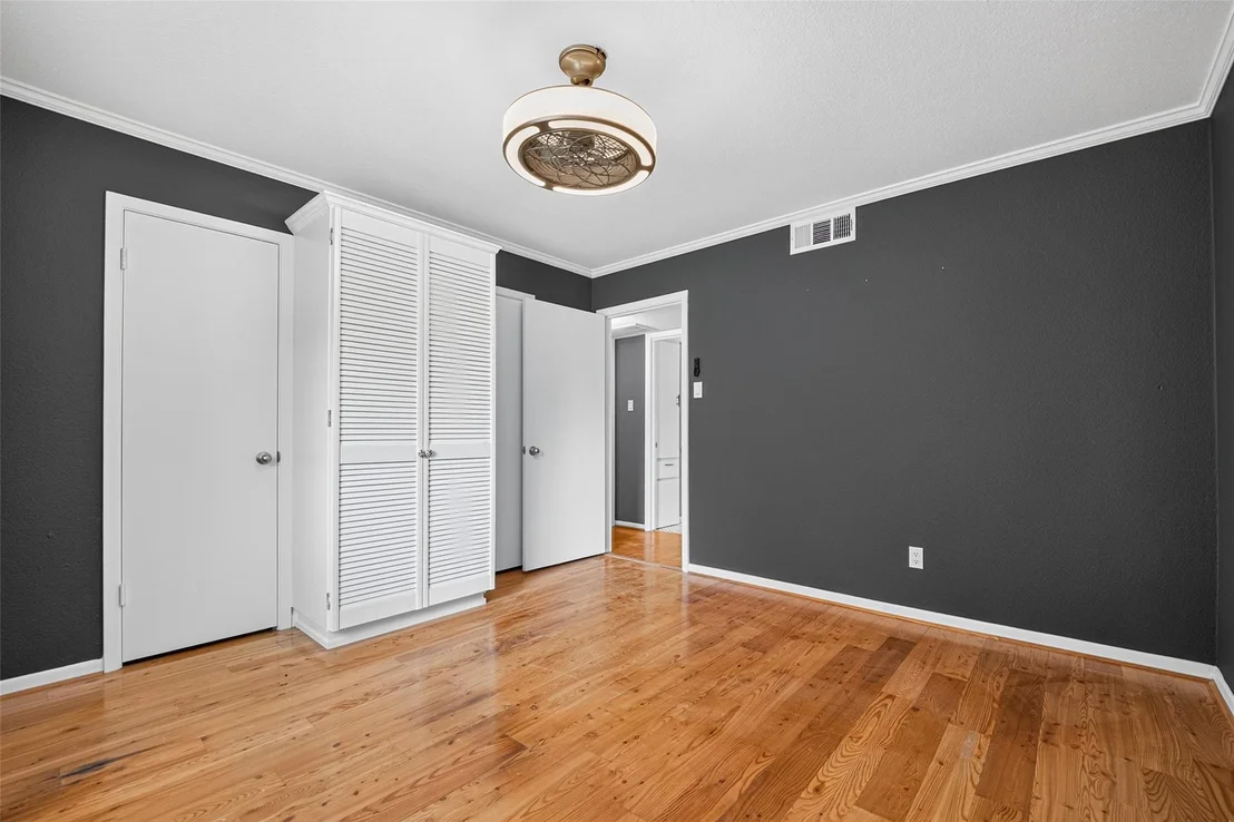 Photo of Unit 18 at 7575 Katy Freeway