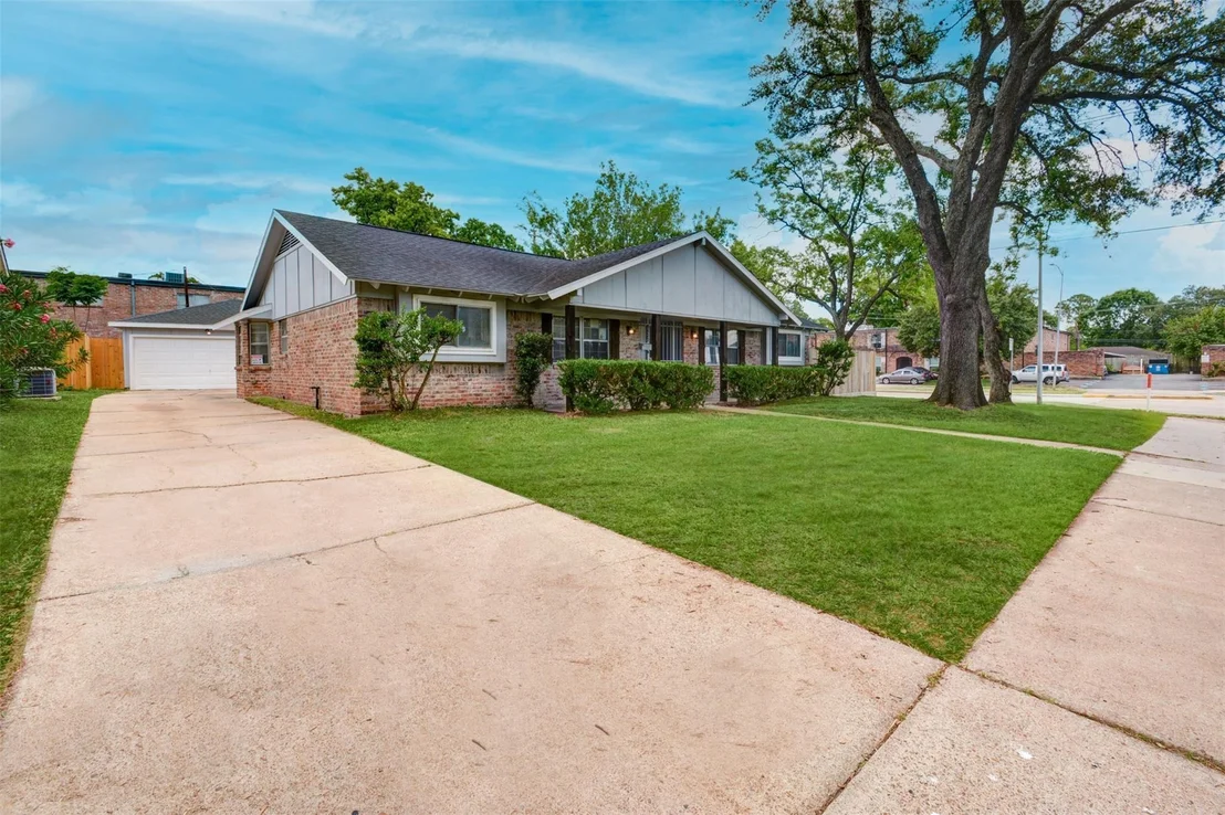 Photo of 7927 Pella Drive