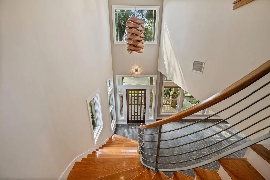 Photo of 2120 White Oak Drive