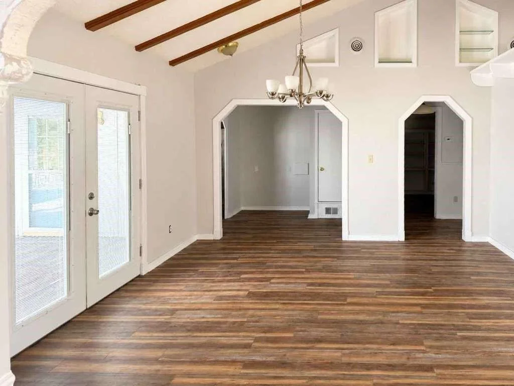 Photo of 108 W 9th Street