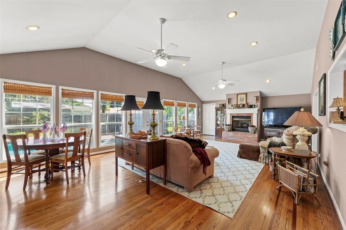 Photo of 815 Merry Lane