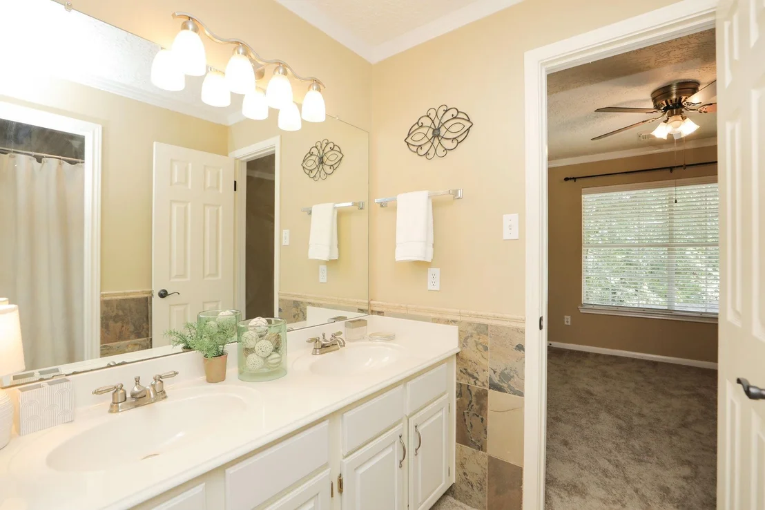 Photo of 427 W North Hill Drive