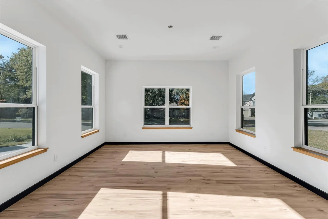 Photo of 7292 Edgewater Drive