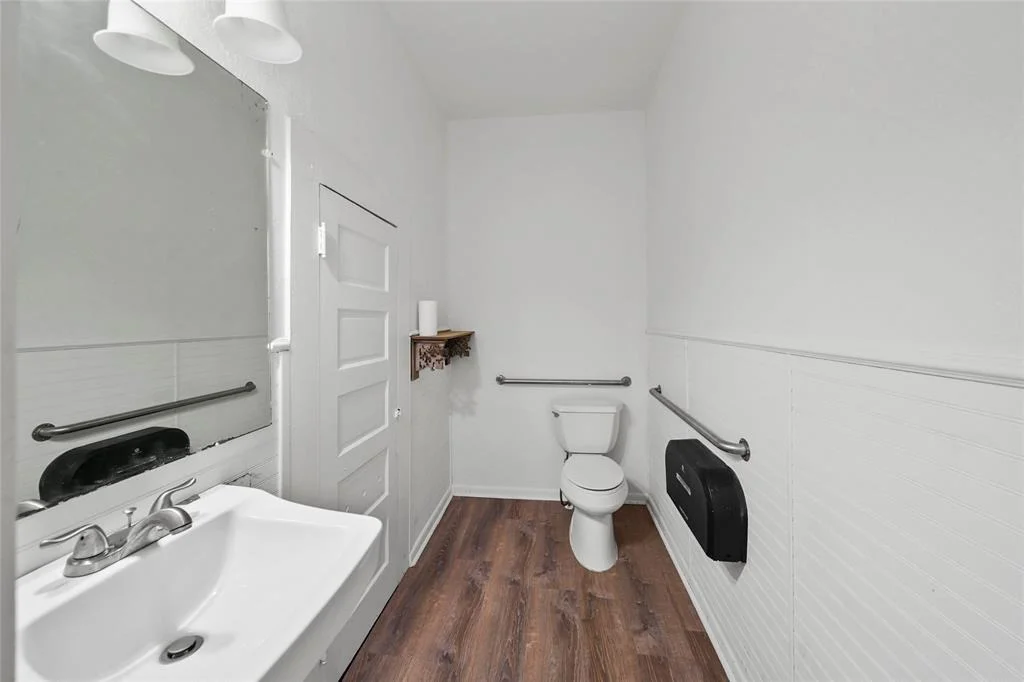 Photo of 910 Cable Street