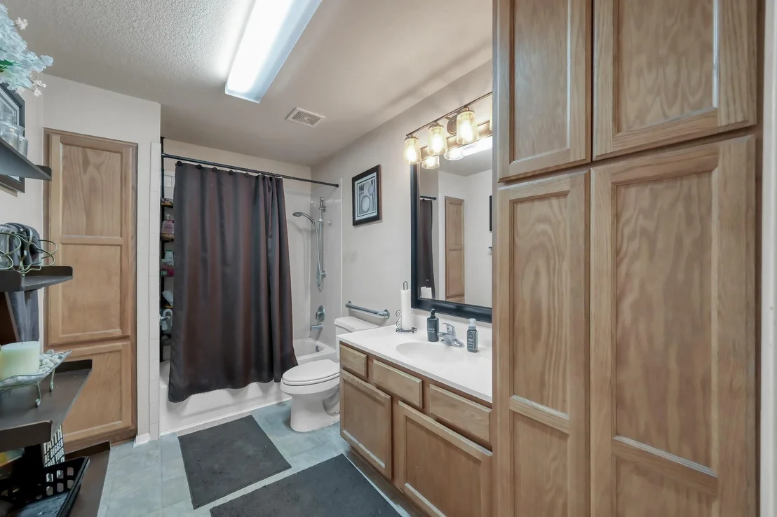 Photo of 805 Webb Street