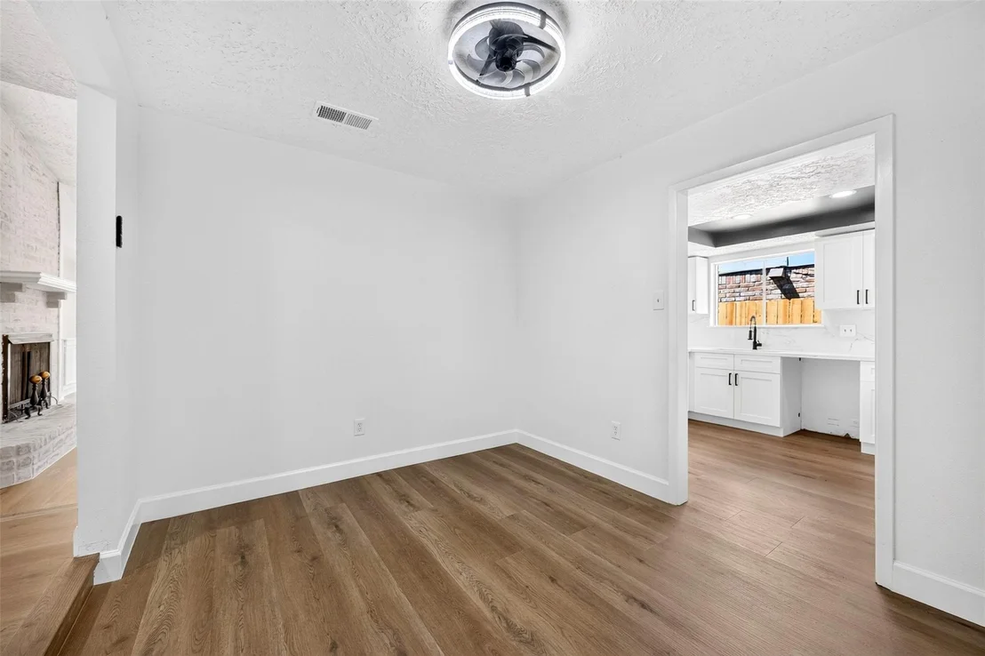 Photo of 8515 Rivercross Road