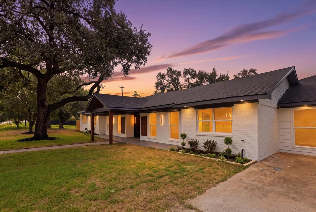 Photo of 4829 Willowbend Boulevard