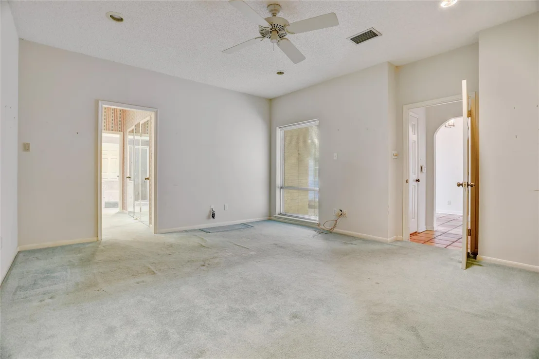 Photo of 44 Crestwood Circle