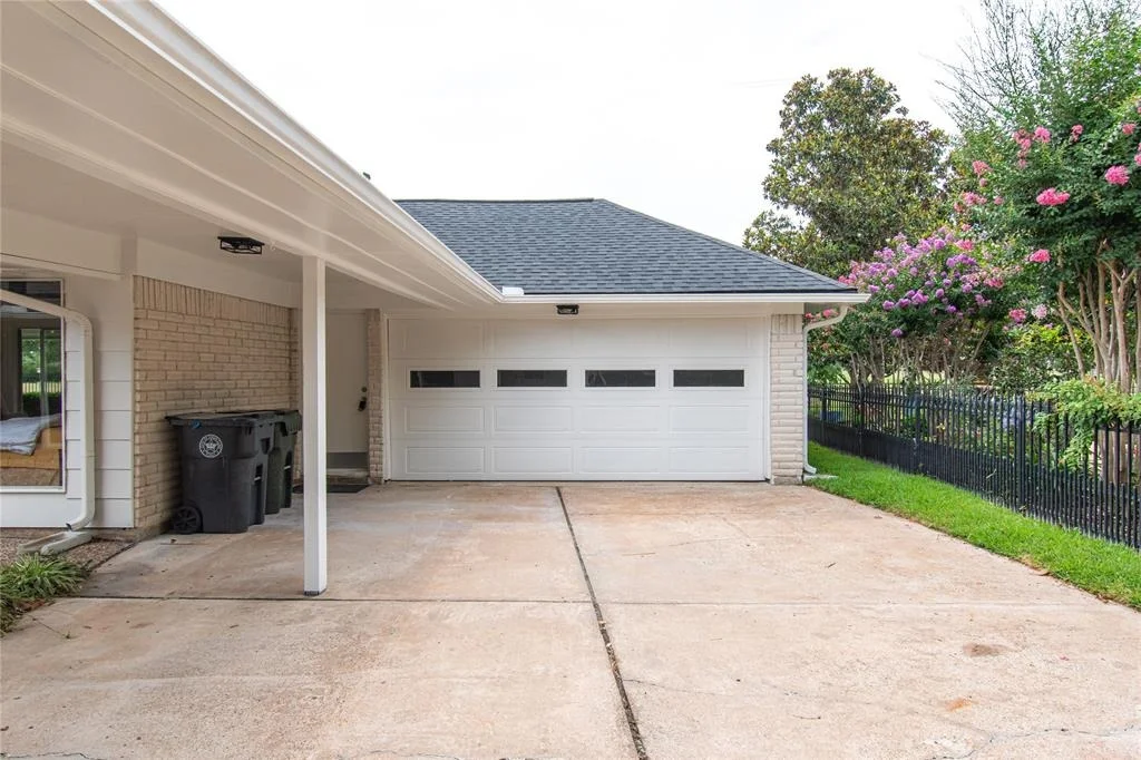 Photo of 2806 Fairway Drive