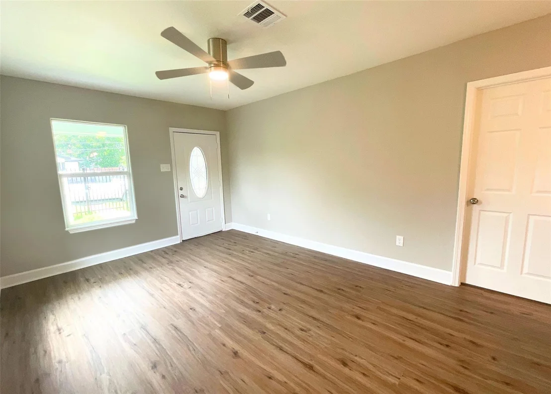 Photo of 7110 Avenue L