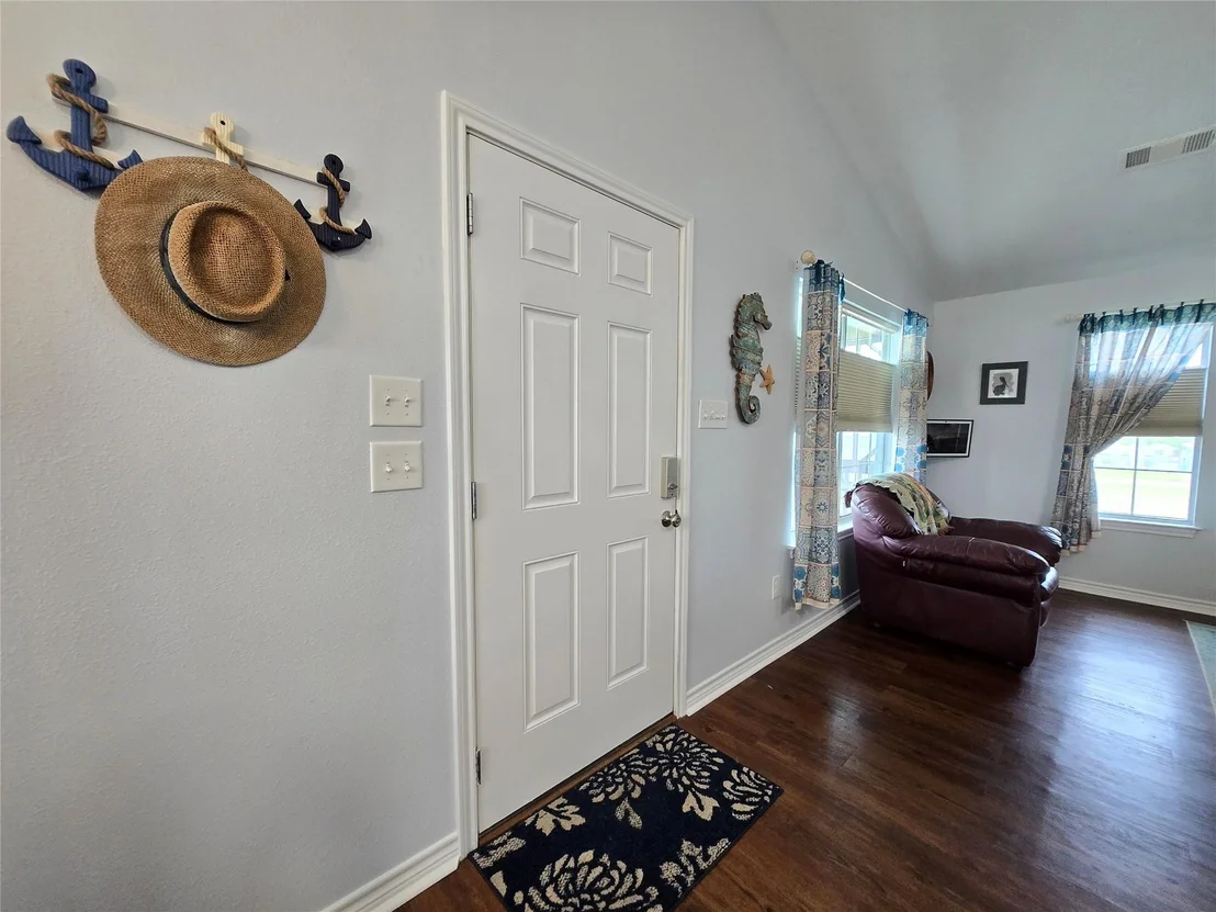 Photo of 16 Peggy Street E
