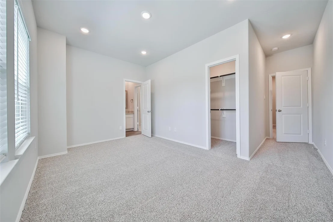 Photo of 1410 Glenoaks Drive