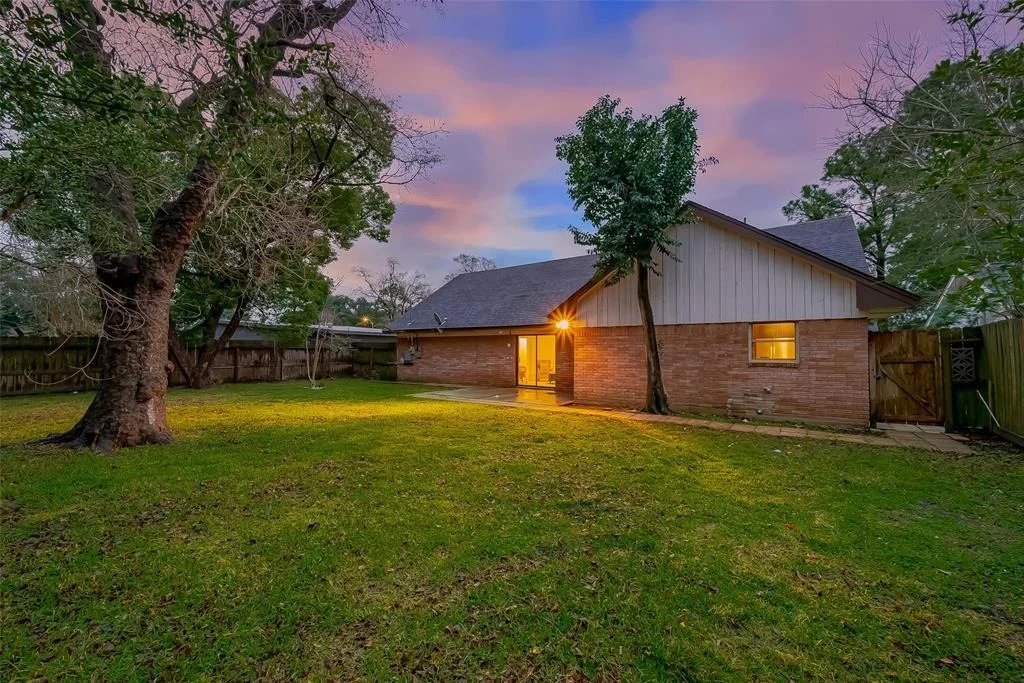 Photo of 9538 Meadowcroft Drive
